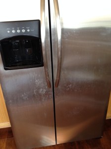 Pin This! Effort-free growth chart for the little ones! Smear their hands with a different color of sidewalk chalk for each year.